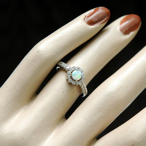 Round Sterling Silver Opal Ring ⭐️ - Picture 3 of 5